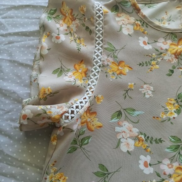 Women's Tan blouse with flowers size M - Picture 6 of 9